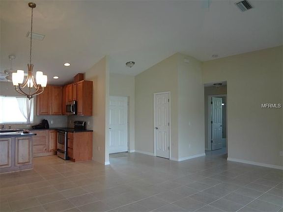 2nd image of 1301 Cambridge Dr