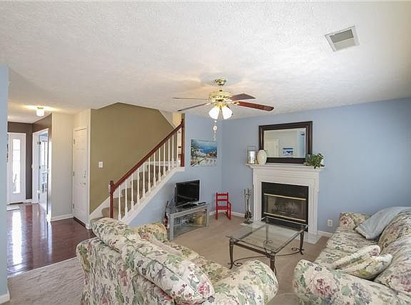 3rd image of 3010 S Waterford Ct