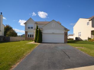 39328 N Queensbury Ln, Beach Park, IL 60083