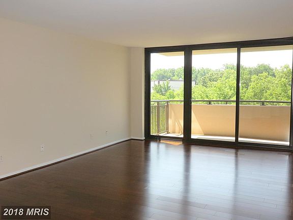 4th image of 4620 N Park Ave APT 703W