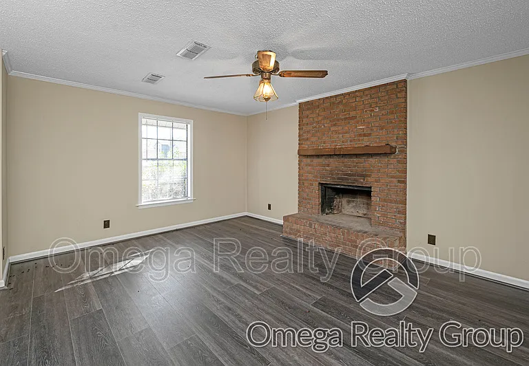5827 Darien Dr — Photo 8