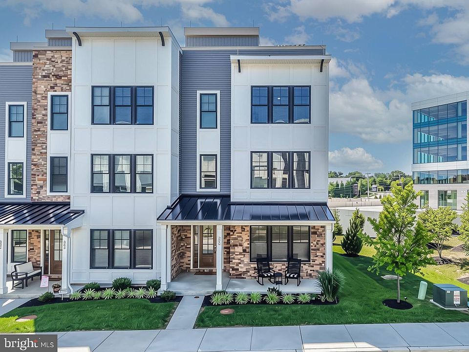 1st image of 300 Squire Dr