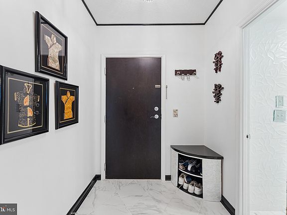 5th image of 851 N Glebe Rd APT 706