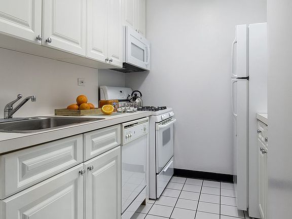 5th image of 230 W 55th St APT 8E
