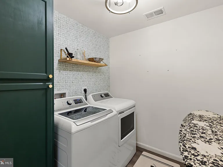 124 Lenore Ln — Photo 31