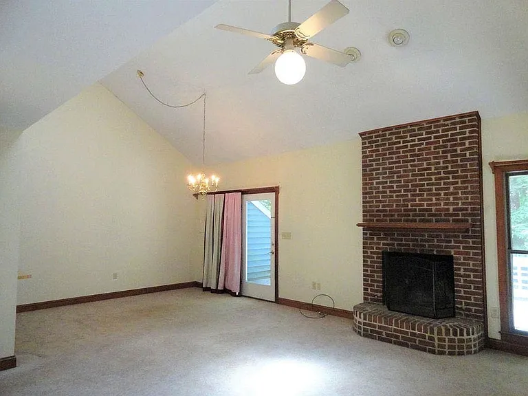 700 Grove Ave — Photo 6