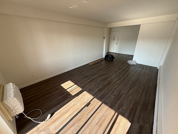 5th image of 7552 113th St APT 4R