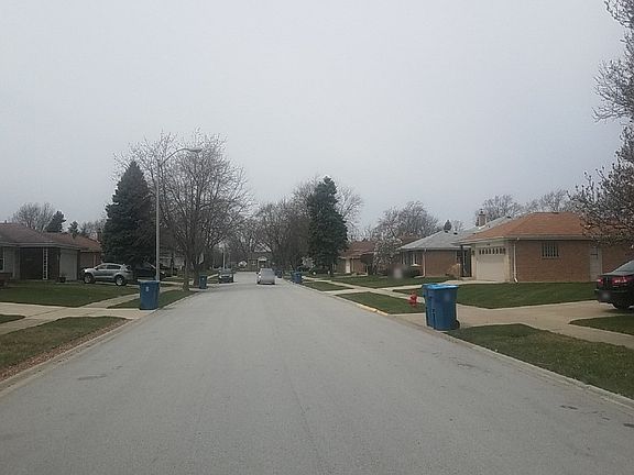 4th image of 901 E 169th St