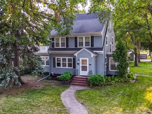 803 10th St S, Moorhead, MN 56560