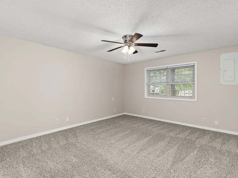 1618 Chisholm Rd — Photo 15