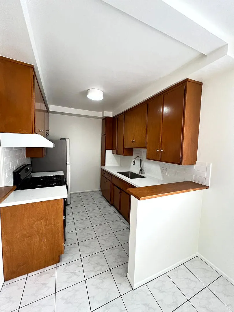 1322 & 1326 Amherst Ave — Photo 2