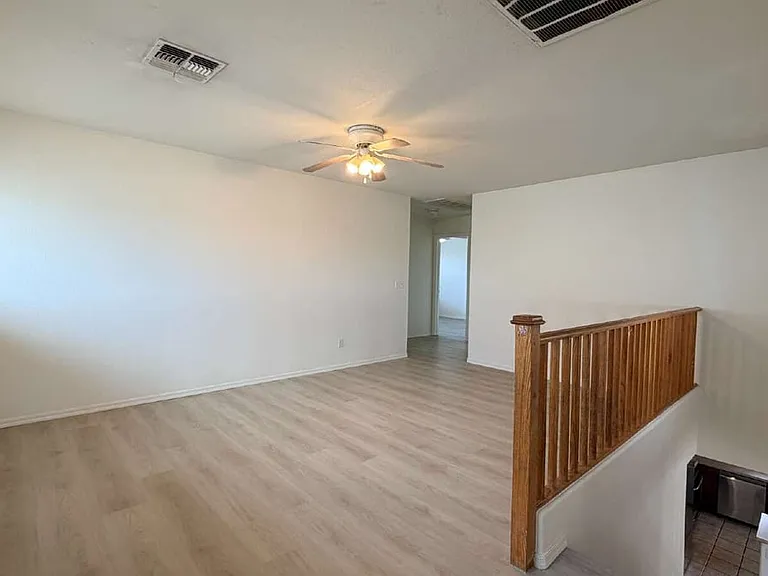 571 E Reflection Pl — Photo 10