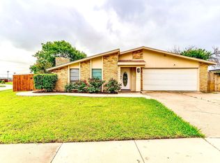 710 Irish Glen Dr, Arlington, TX 76014