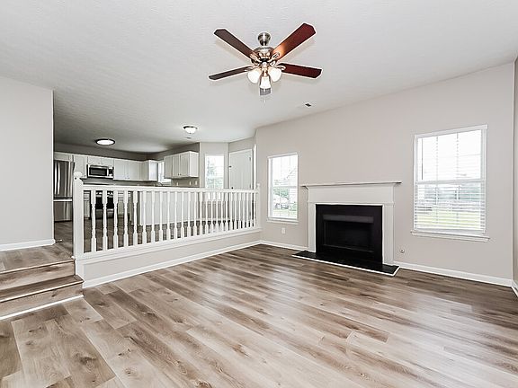 4th image of 290 Hazelhurst Dr