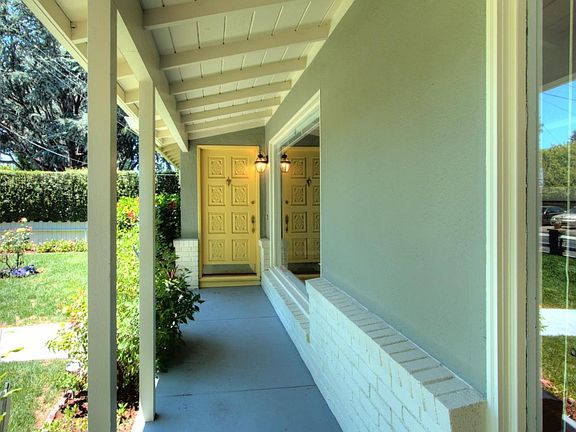 3rd image of 313 E Oakwood Blvd