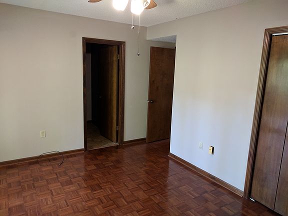 3rd image of 1145 Pebble Dr