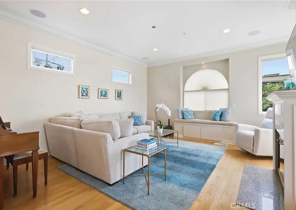 125 El Porto St