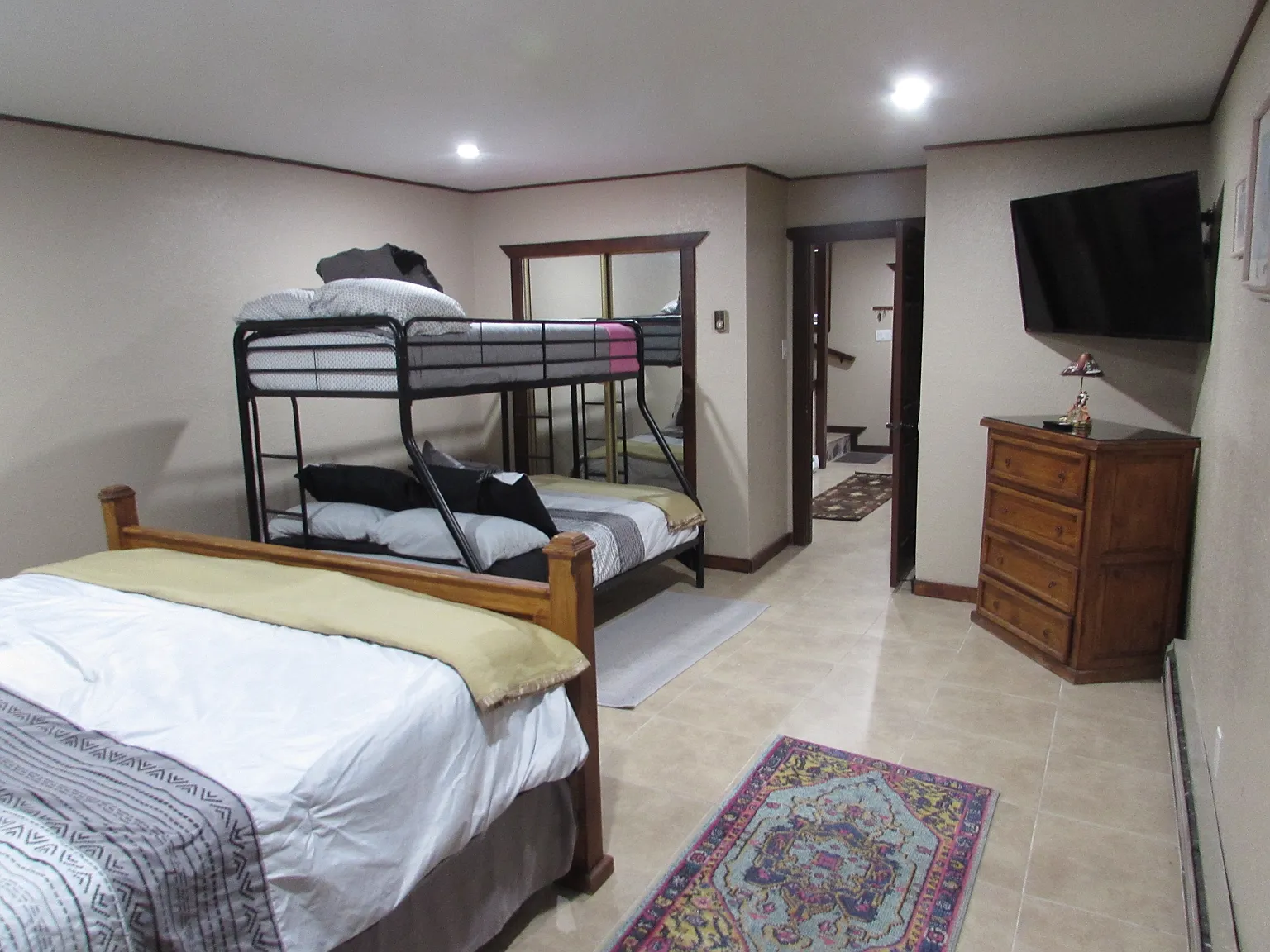 2 bed, 2.5 bath, 1600 sqft, $1,300 — Photo 4