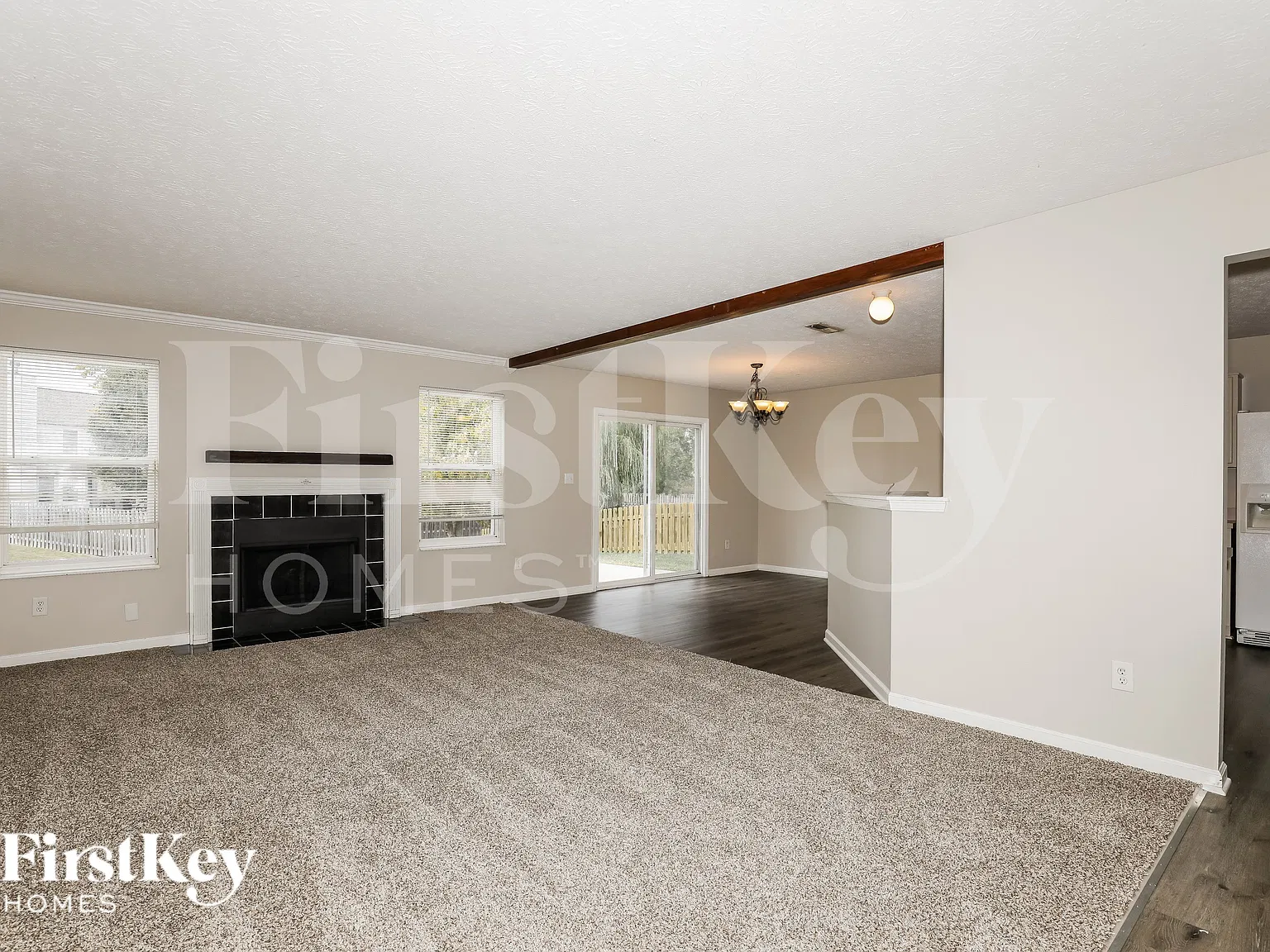 3 bed, 3.0 bath, 1733 sqft, $2,370 — Photo 2