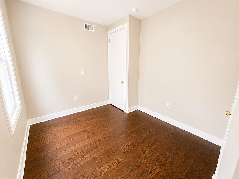 160 Alexander St #2 — Photo 7