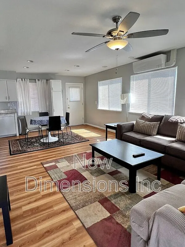 3 bed, 1.0 bath, 1000 sqft, $2,025 — Photo 3