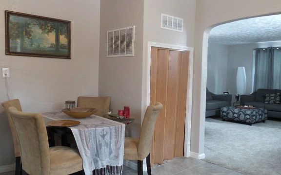 5th image of 800 E 1st St