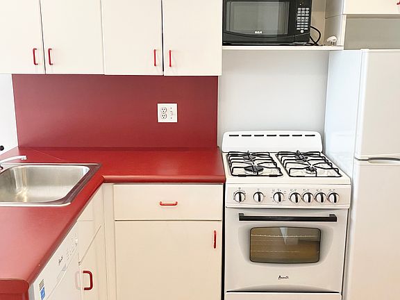 5th image of 1724 2nd Ave APT 2B