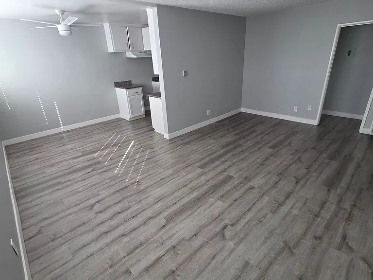 721 Venice Way — Photo 2