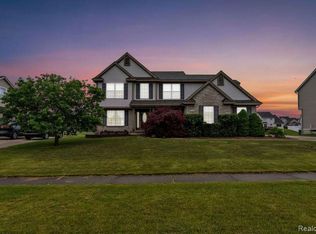6300 Lismore Cir, Grand Blanc, MI 48439