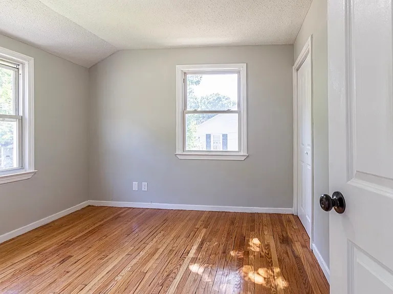 163-165 Woodlawn Cir — Photo 6