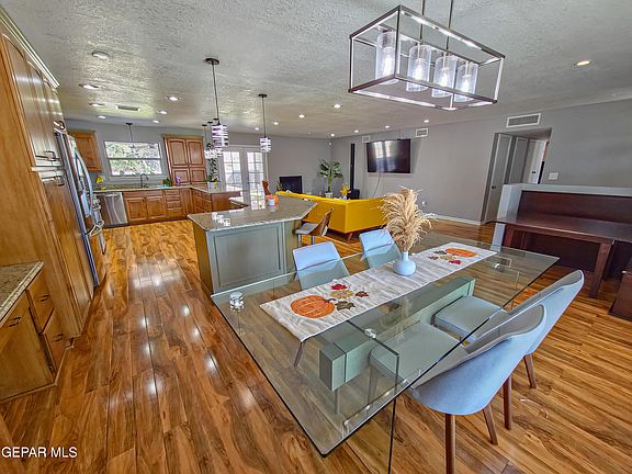 4th image of 6823 Amposta Dr