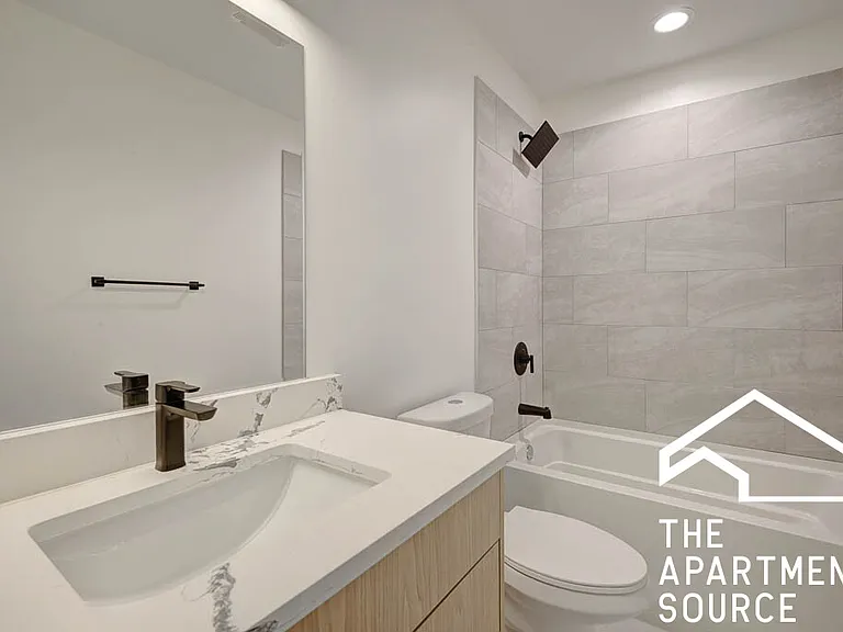 4709 N Artesian Ave #203 — Photo 9