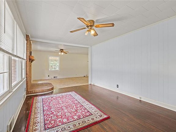 2nd image of 147 Oakdale Cir
