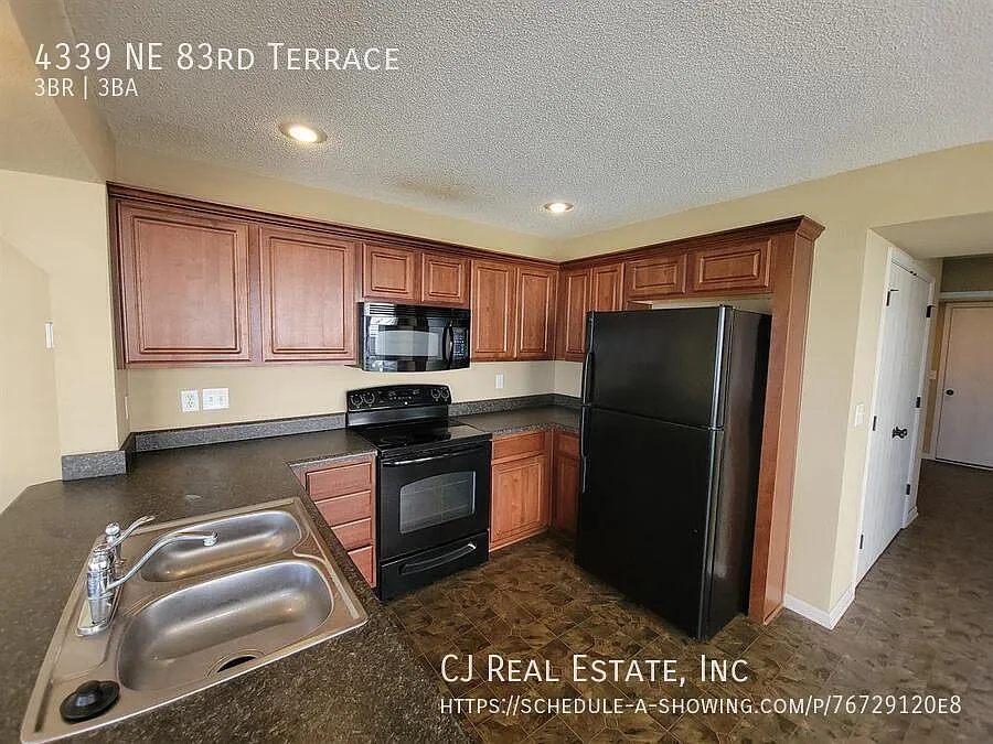 3 bed, 2.5 bath, 1500 sqft, $1,750 — Photo 3