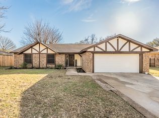 227 Norwich Dr, Hurst, TX 76054