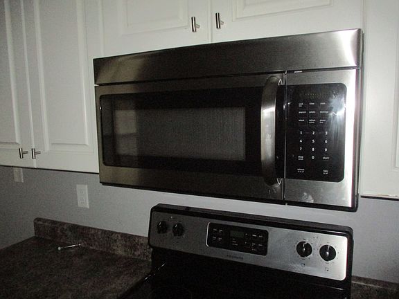 3rd image of 192 Robertson Dr