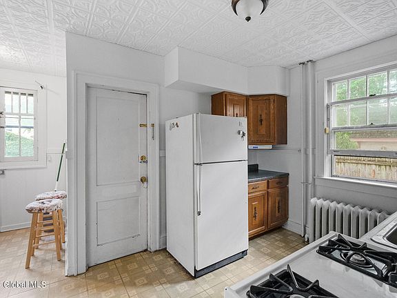 5th image of 41 Fairlawn Avenue