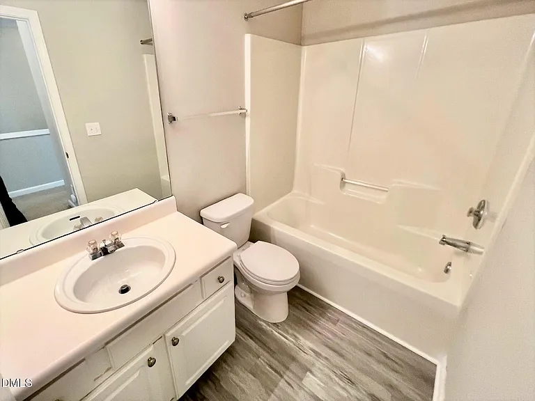 412 Canyon Lake Cir — Photo 17