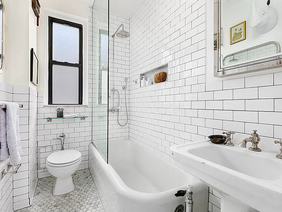 5th image of 130 W 16th St APT 56