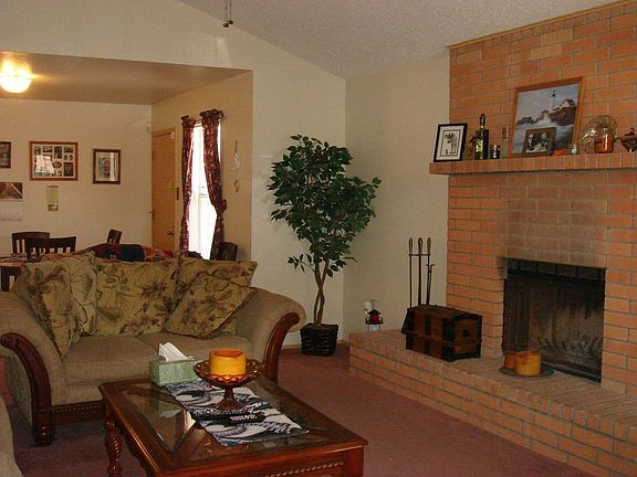 combo den/dining