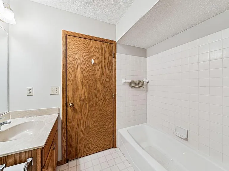 1913 Eastridge Ct — Photo 22