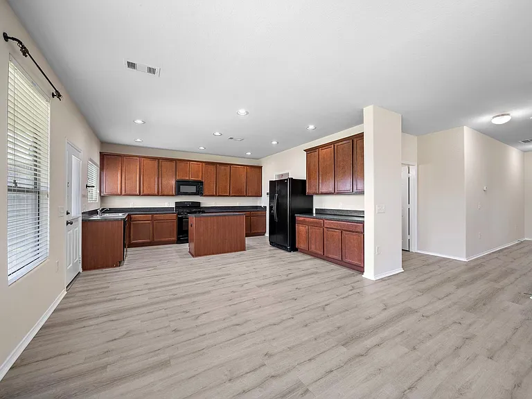 1418 S Maple Dr — Photo 6