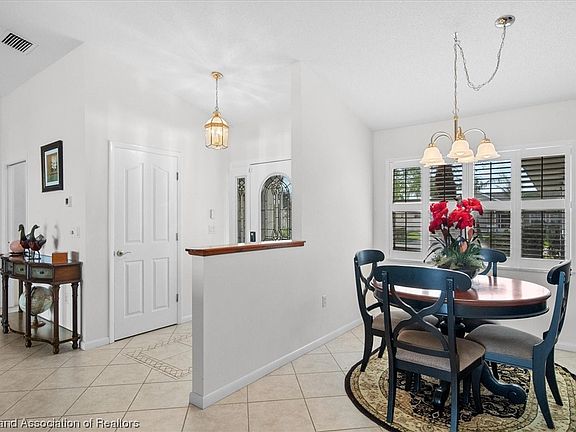 3rd image of 108 Lakefront Ct NE