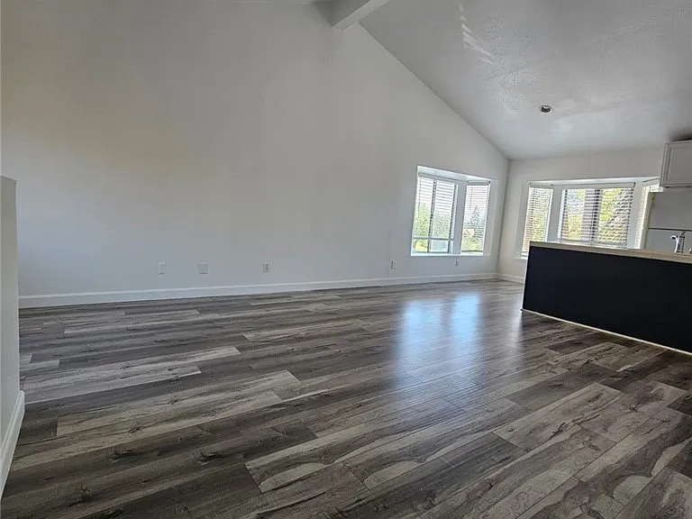 517 S Hewes St #B — Photo 6