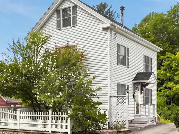 58 Morton St #A, Andover, MA 01810
