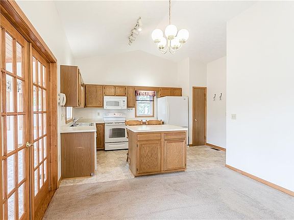 3rd image of 80 Sugar Tree Cir