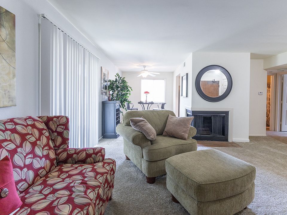 1 Bedroom Living Room Floorplan at Woodbridge of Castleton Apartments