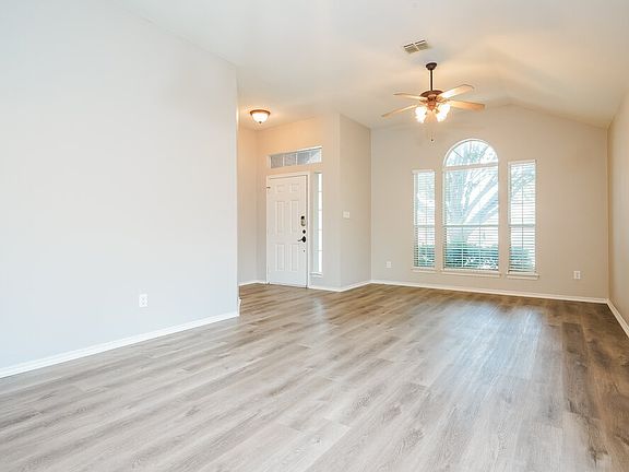 4th image of 1345 Meadowbrook Ln