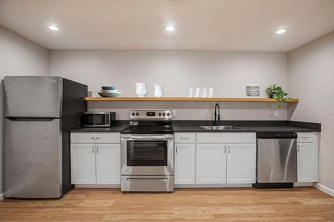 Full kitchen with full-sized appliances