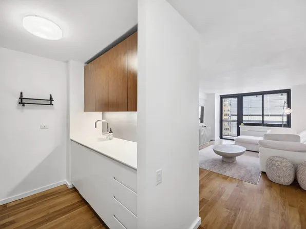 515 East 72nd Street 7H image 1 of 29
